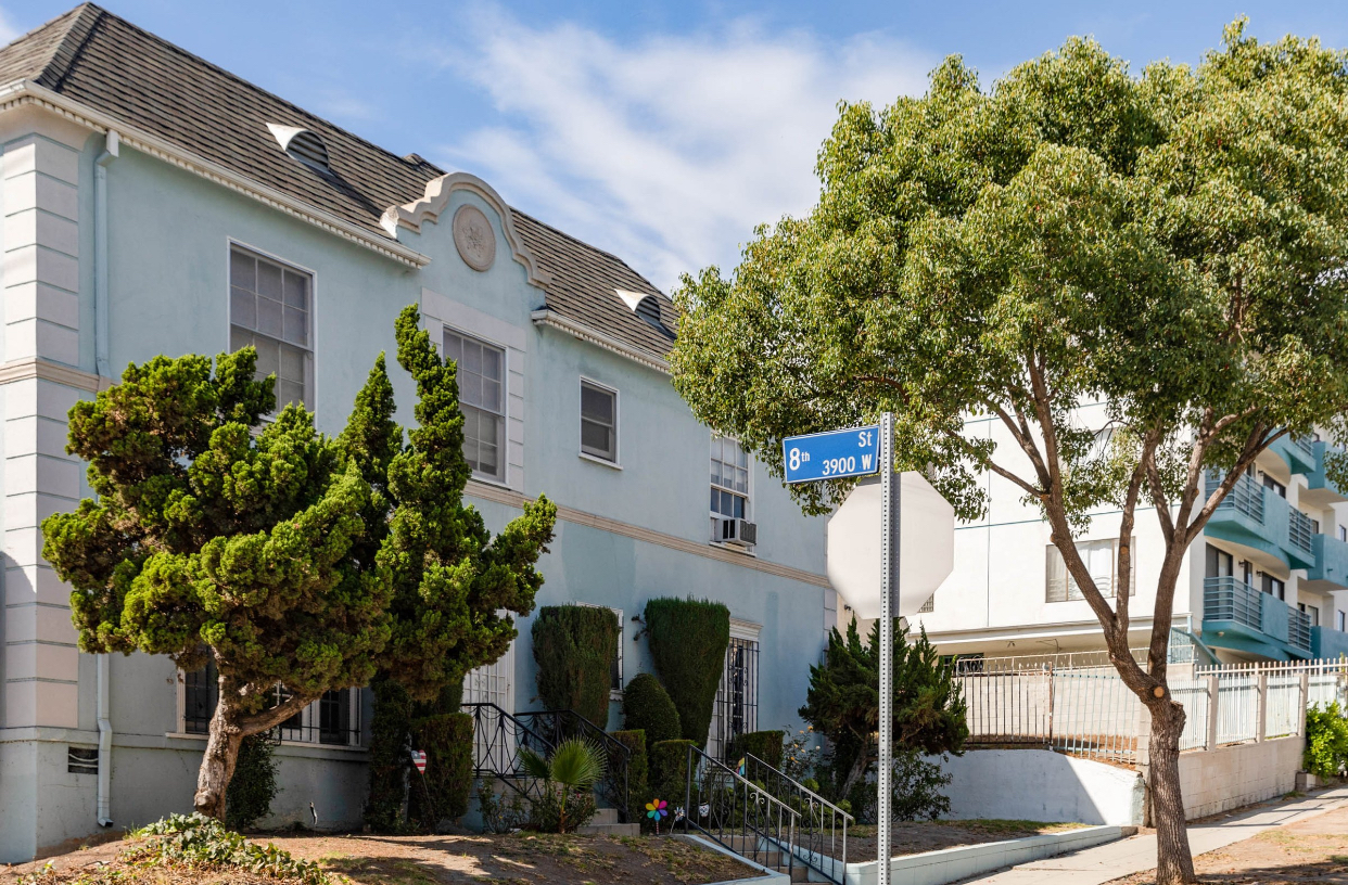 STUDIO/1BD AVAILABLE FOR RENT!!!