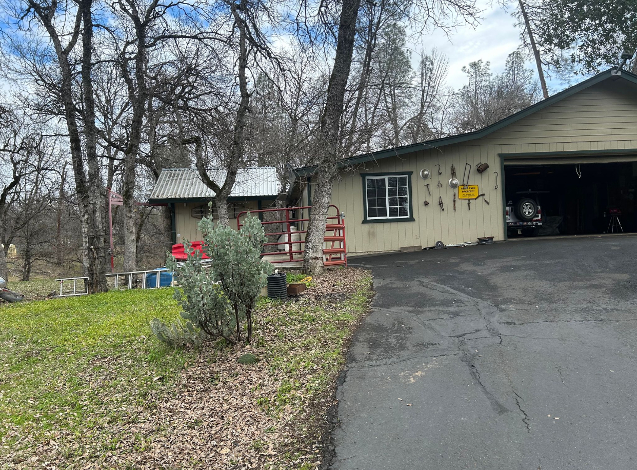 Studio Available food Rent!!!